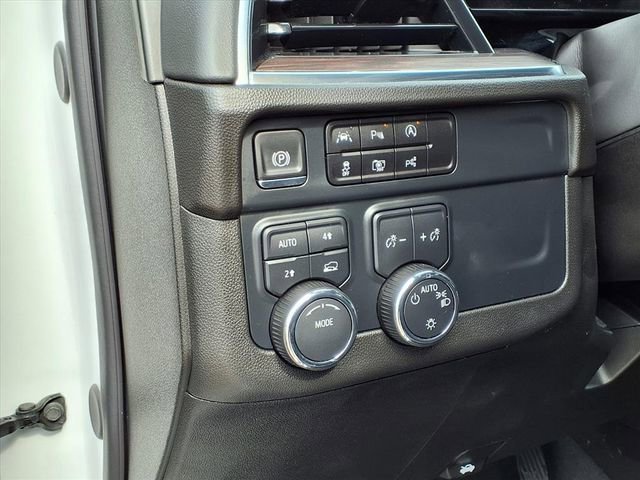 Used 2025 Summit White Chevrolet LT image 10