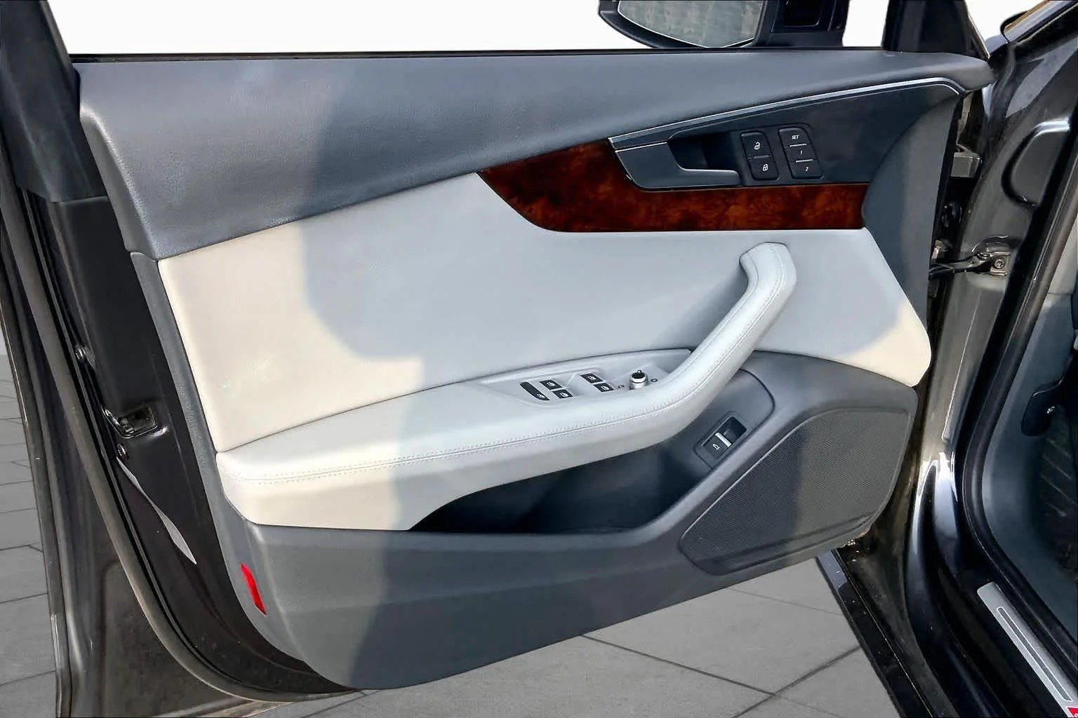 Used 2019 Manhattan Gray Metallic Audi Premium Plus image 22