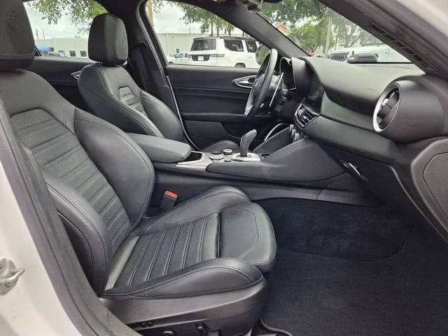 Used 2022 White Alfa Romeo Veloce image 19