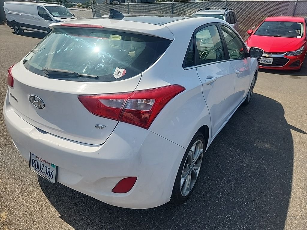 Used 2013 White Hyundai Base image 12
