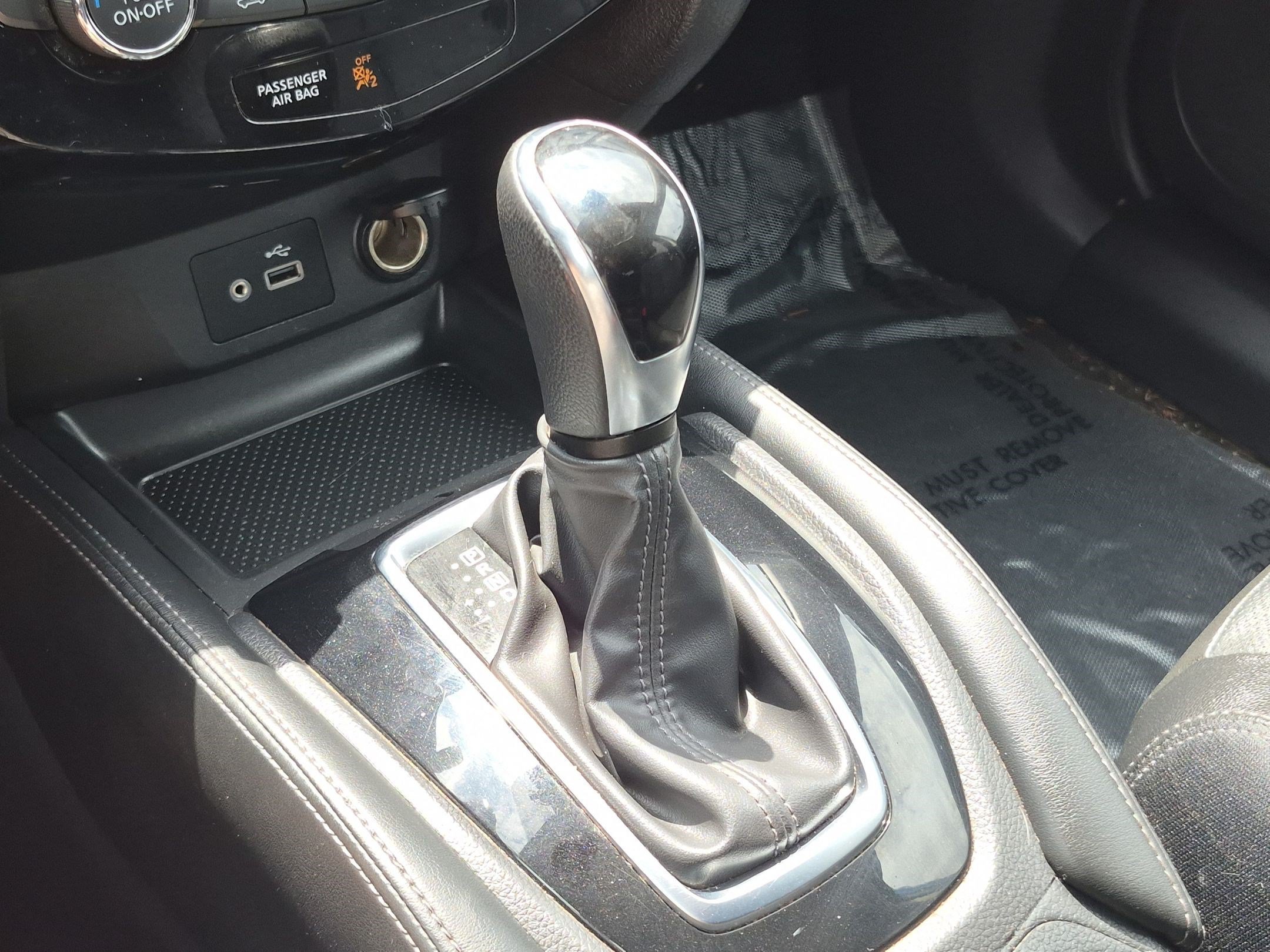 Used 2018 Caspian Blue Nissan SL image 26