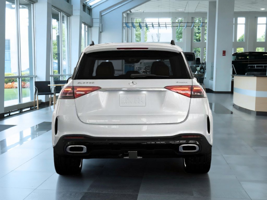 New 2026 MANUFAKTUR Moonlight White Metallic Mercedes-Benz GLE 580 image 24