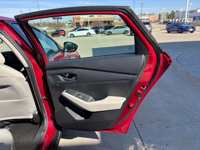 Used 2025 Red Honda SE image 26