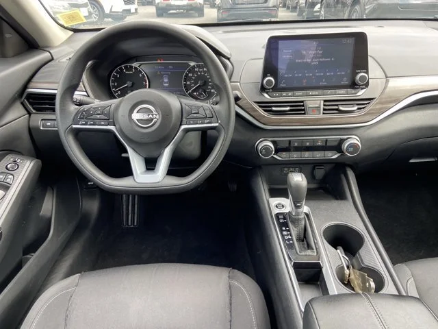 2025 Nissan Altima SV - Photo 13