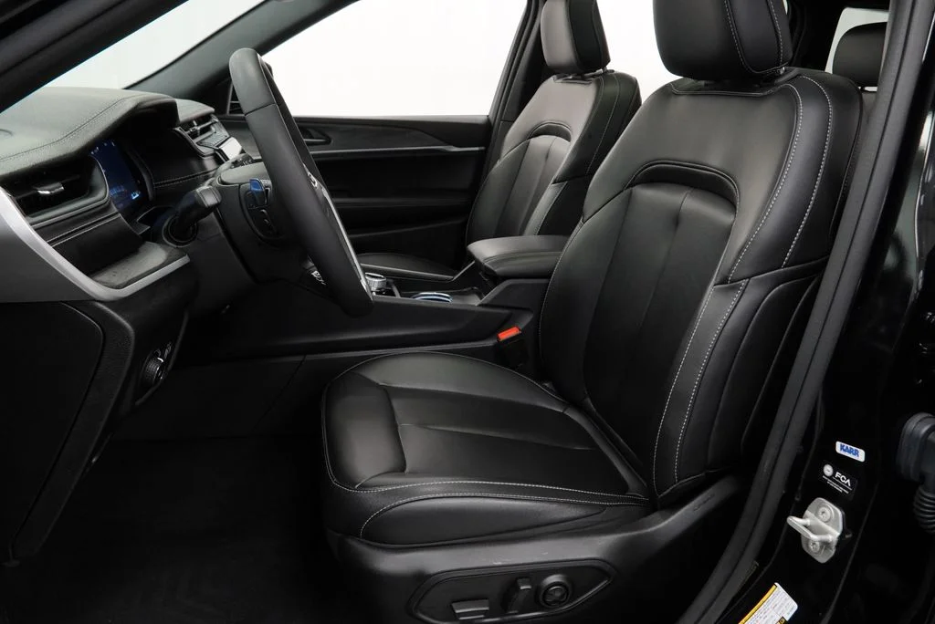 Used 2024 Black Jeep Limited image 3
