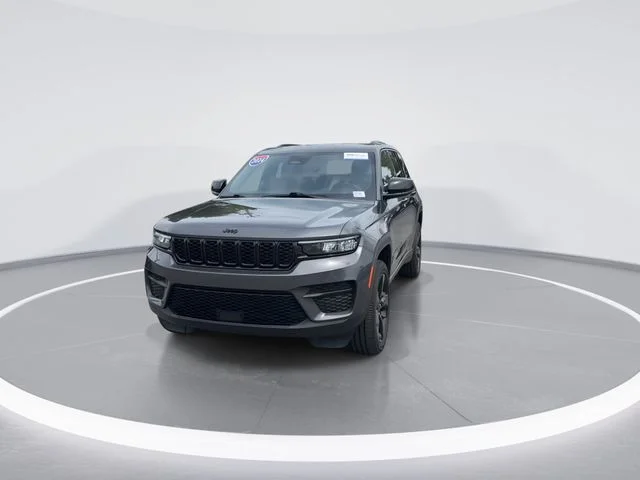 Used 2024 Gray Jeep Altitude X image 2