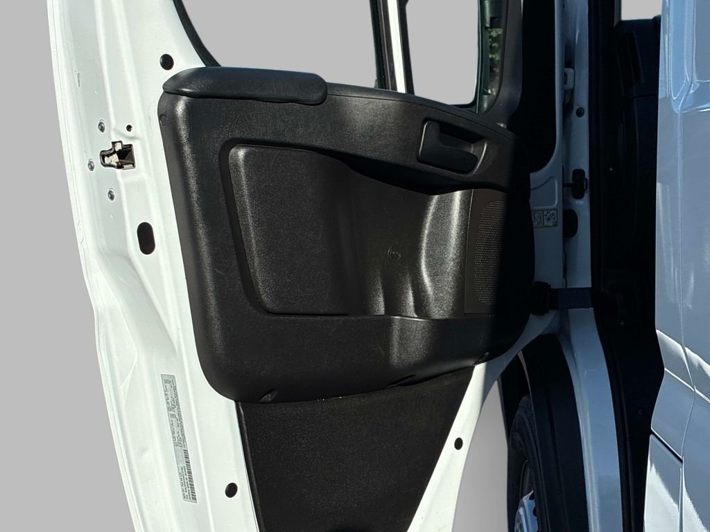 Used 2025 White Ram Base image 18