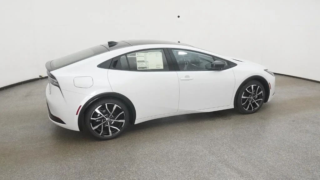 New 2026 Wind Chill Pearl Toyota XSE Premium image 32