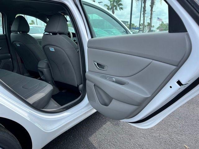 2025 Hyundai Elantra SEL - Photo 19