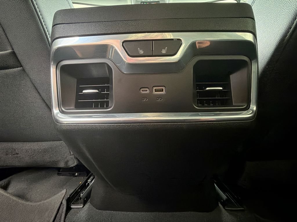 Used 2025 White GMC SLT image 22