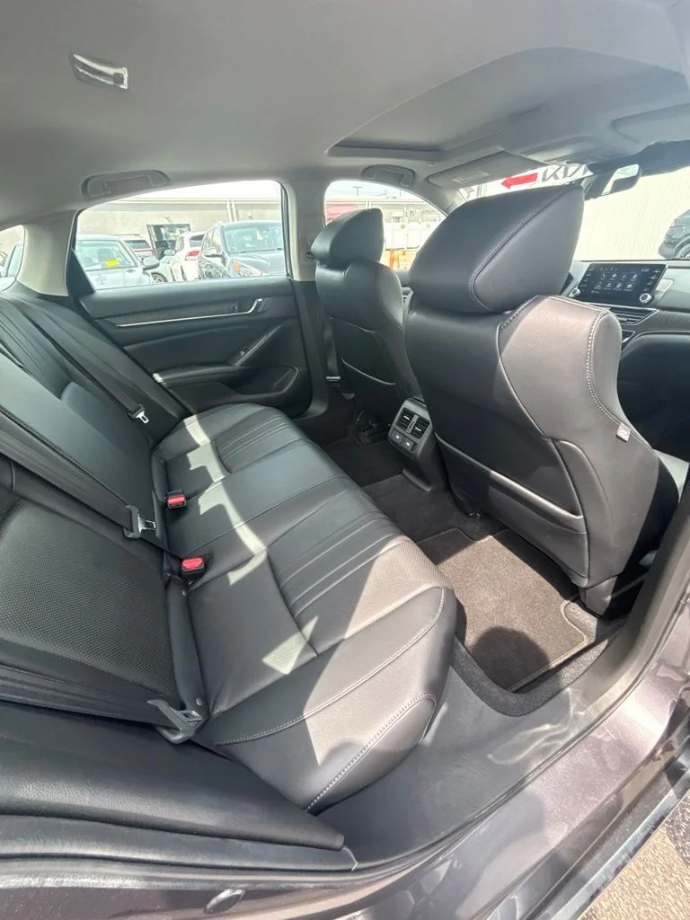 Used 2021 White Honda EX-L image 21