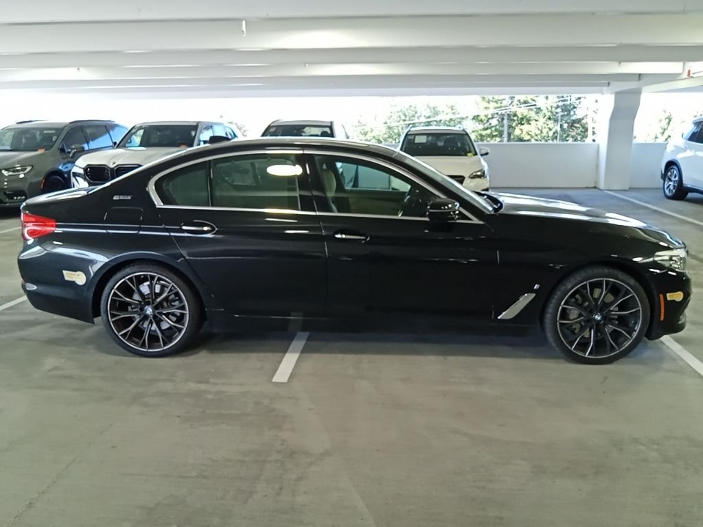 Used 2018 Black Sapphire Metallic BMW 530e xDrive iPerformance image 4