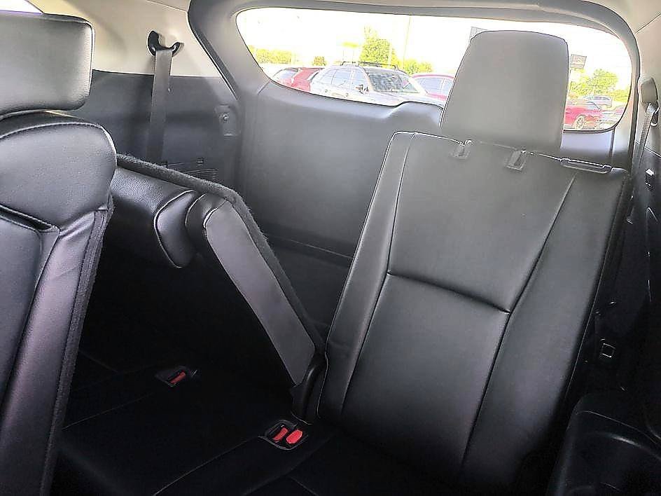 Used 2022 Midnight Black Metallic Toyota XLE image 29