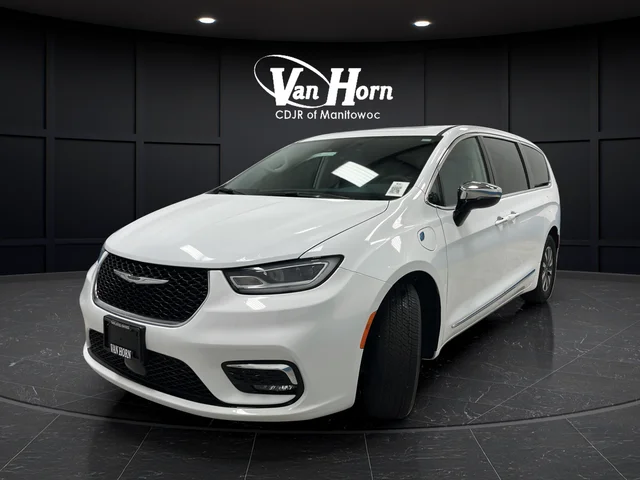 Used 2023 Bright White Clearcoat Chrysler Limited image 3