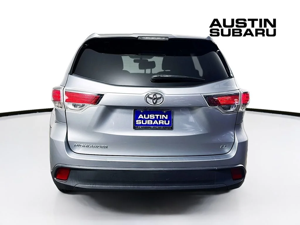 Used 2015 Silver Toyota LE image 6