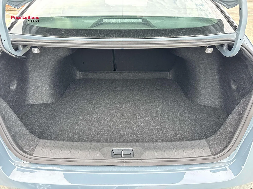 New 2026 Atlantic Gray Metallic/Super Black Nissan SR image 7