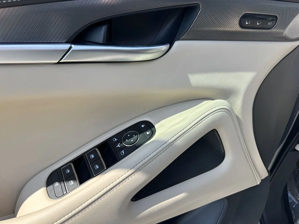 Used 2023 Gray INFINITI LUXE image 24
