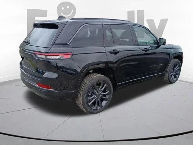 New 2026 Diamond Black Crystal Pearl-Coat Exterior Paint Jeep Limited image 5