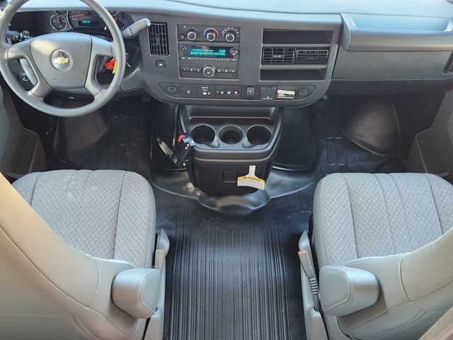 New 2025 Summit White Chevrolet 1WT image 24