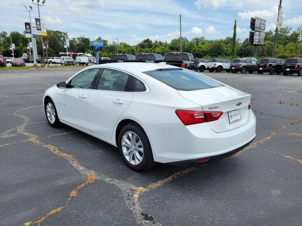 Used 2024 Summit White Chevrolet 1LT image 3