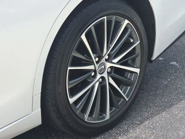 Used 2025 White Lexus 350 image 10