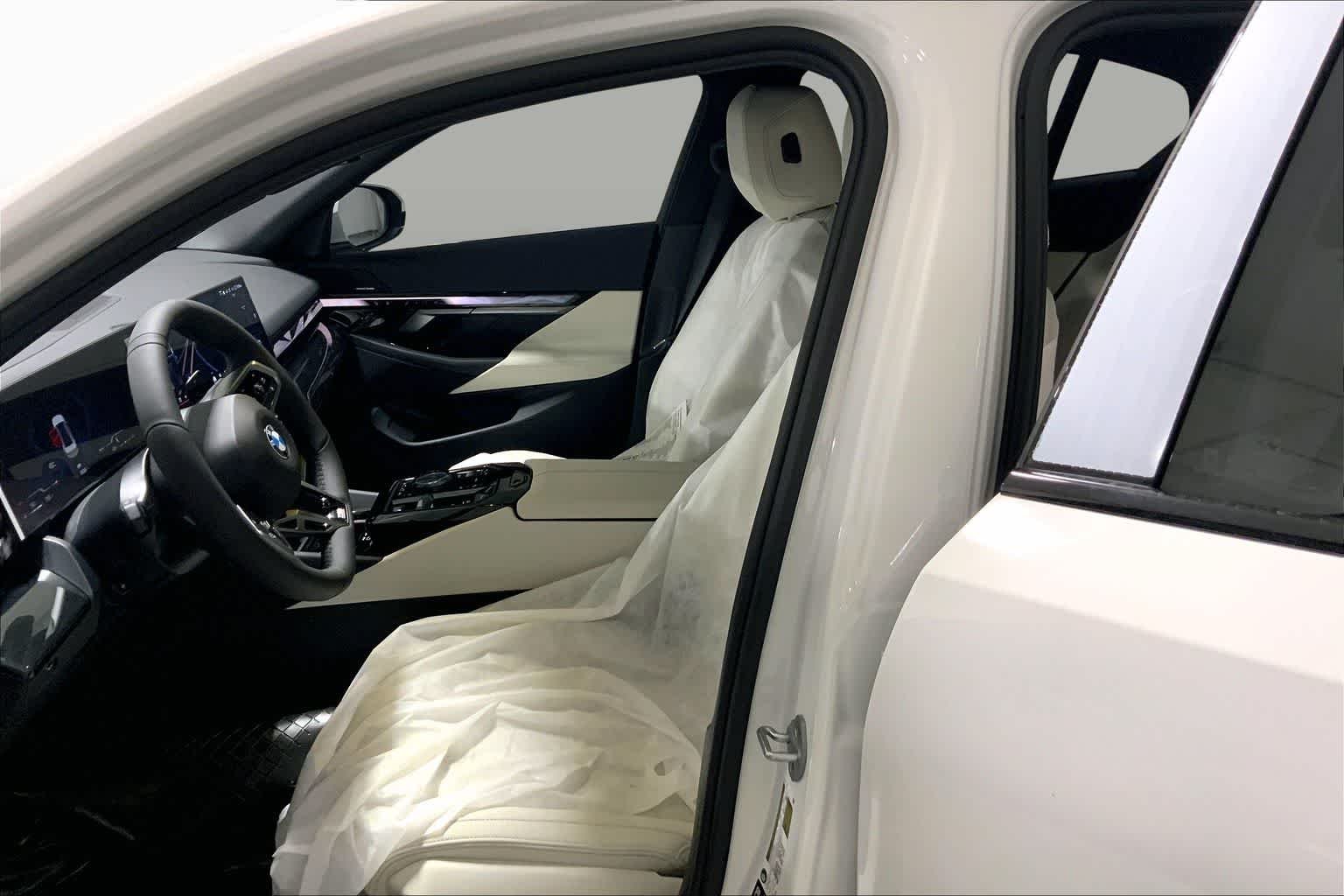 New 2027 300/Alpine Whit BMW 530i xDrive image 9