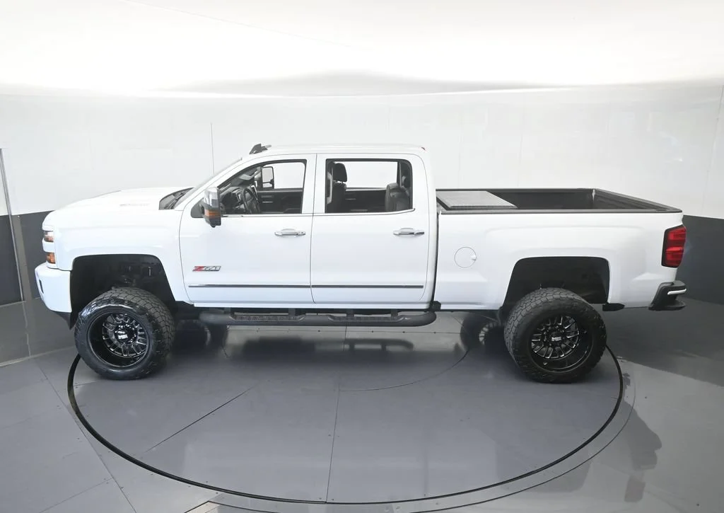 Used 2018 Summit White Chevrolet LTZ image 56