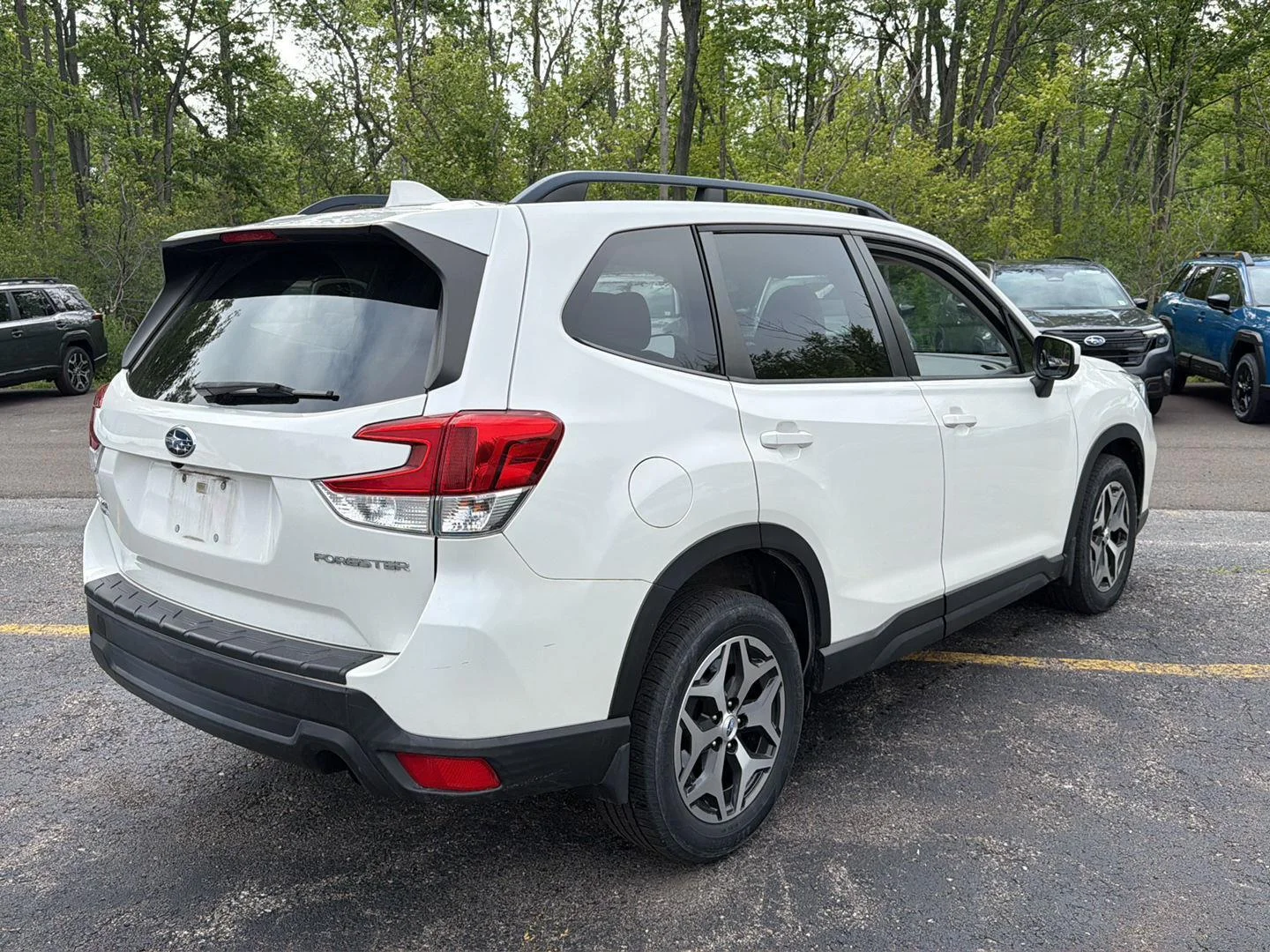 Used 2019 Crystal White Pearl Subaru Premium image 8