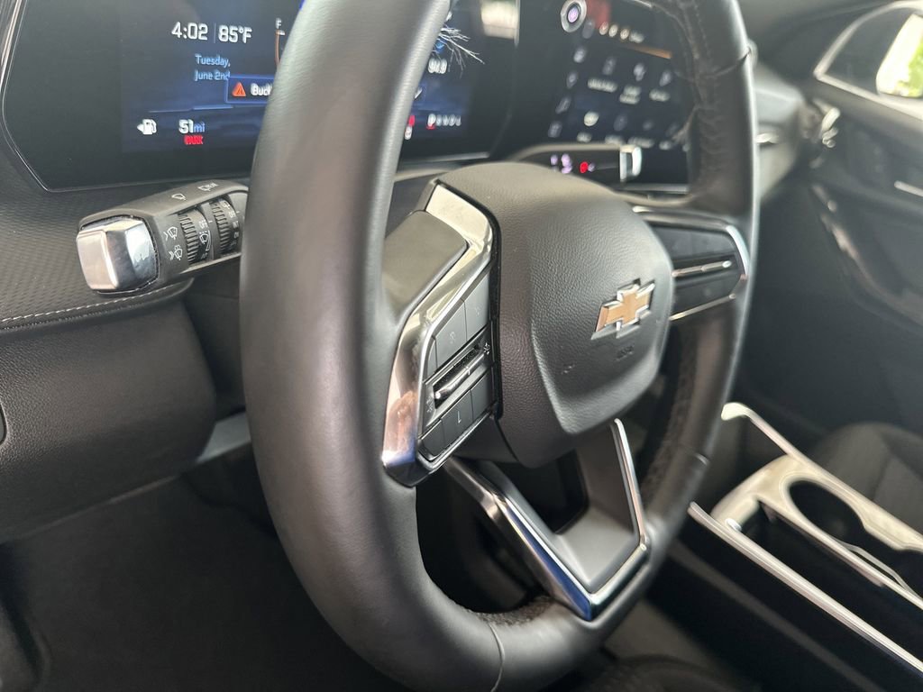 Used 2025 Mosaic Black Metallic Chevrolet LT image 18