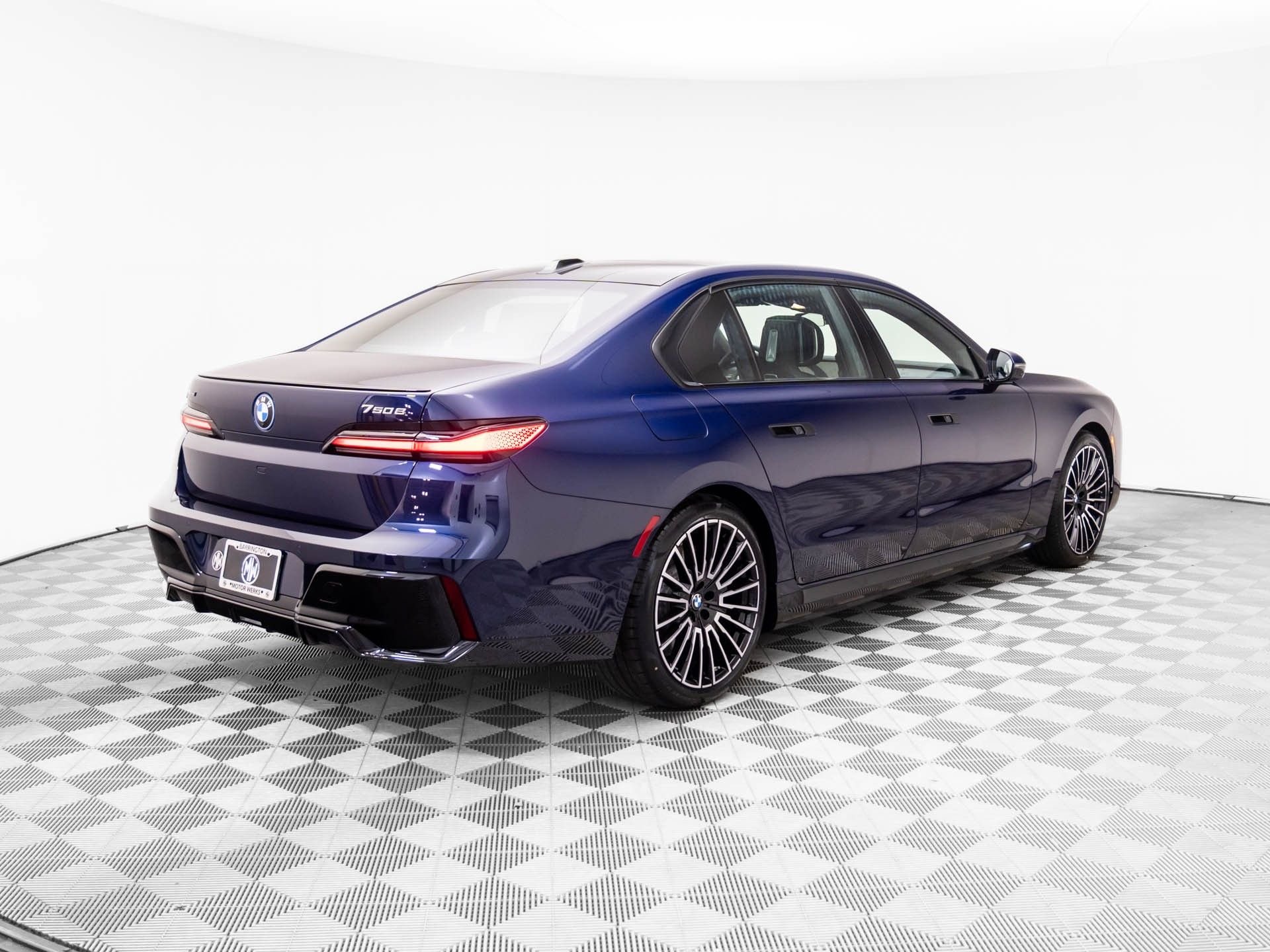 New 2026 Tanzanite Blue II Metallic BMW 750e xDrive image 6