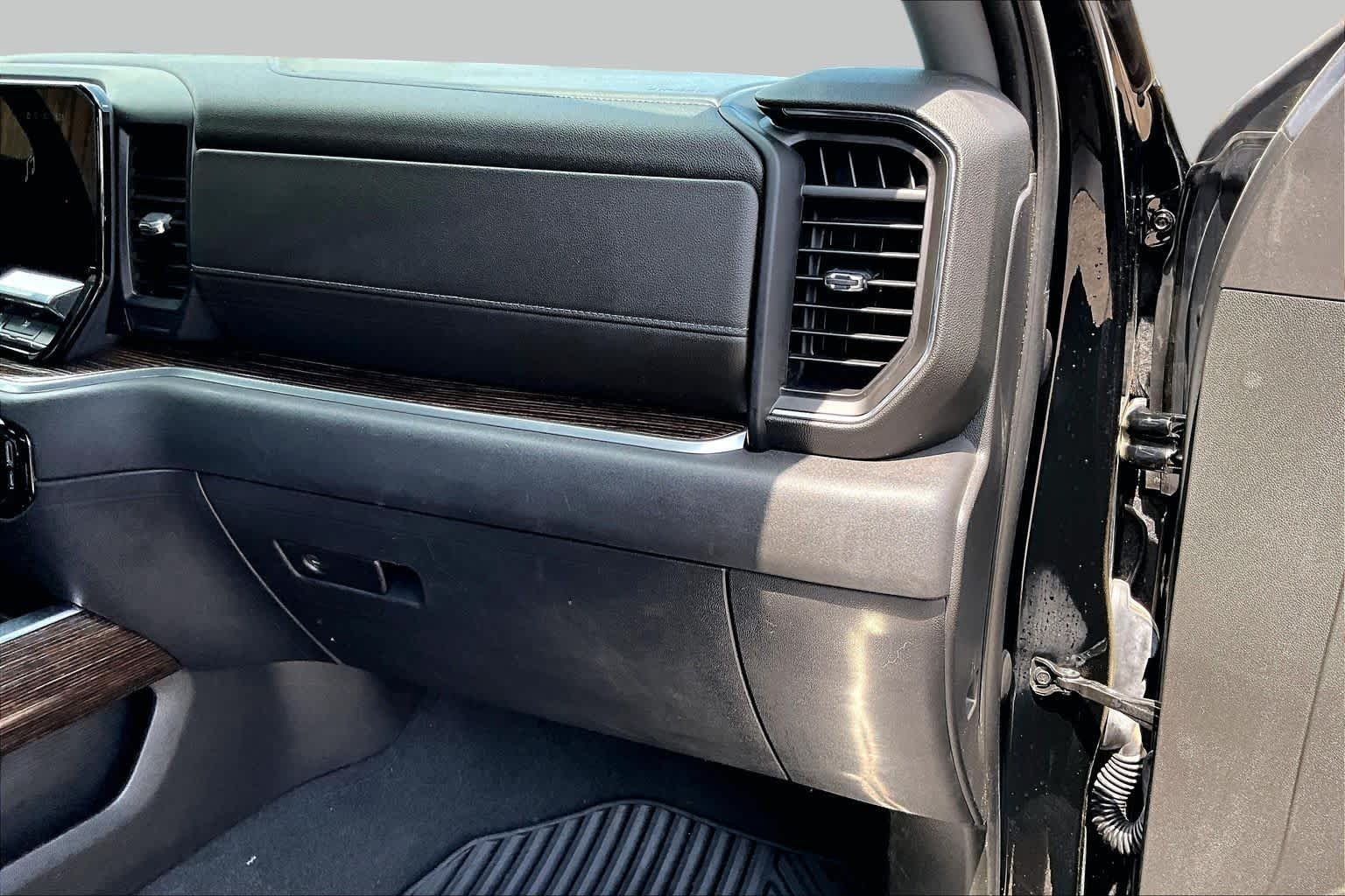 Used 2022 Onyx Black GMC Elevation image 19