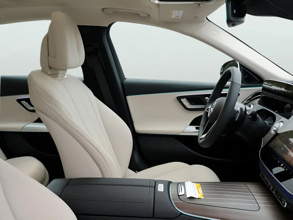 New 2026 MANUFAKTUR Moonlight White Metallic Mercedes-Benz E 350 image 10