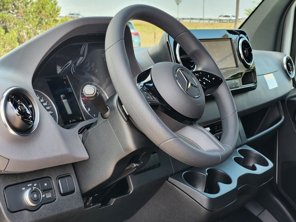 New 2026 ARCTIC WHITE Mercedes-Benz CARGO image 13