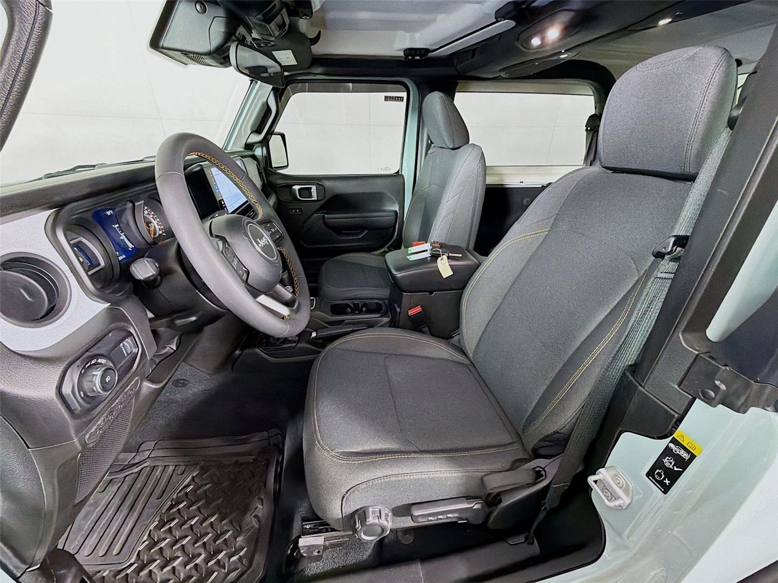 Used 2024 Earl Clearcoat Jeep Sport S image 11