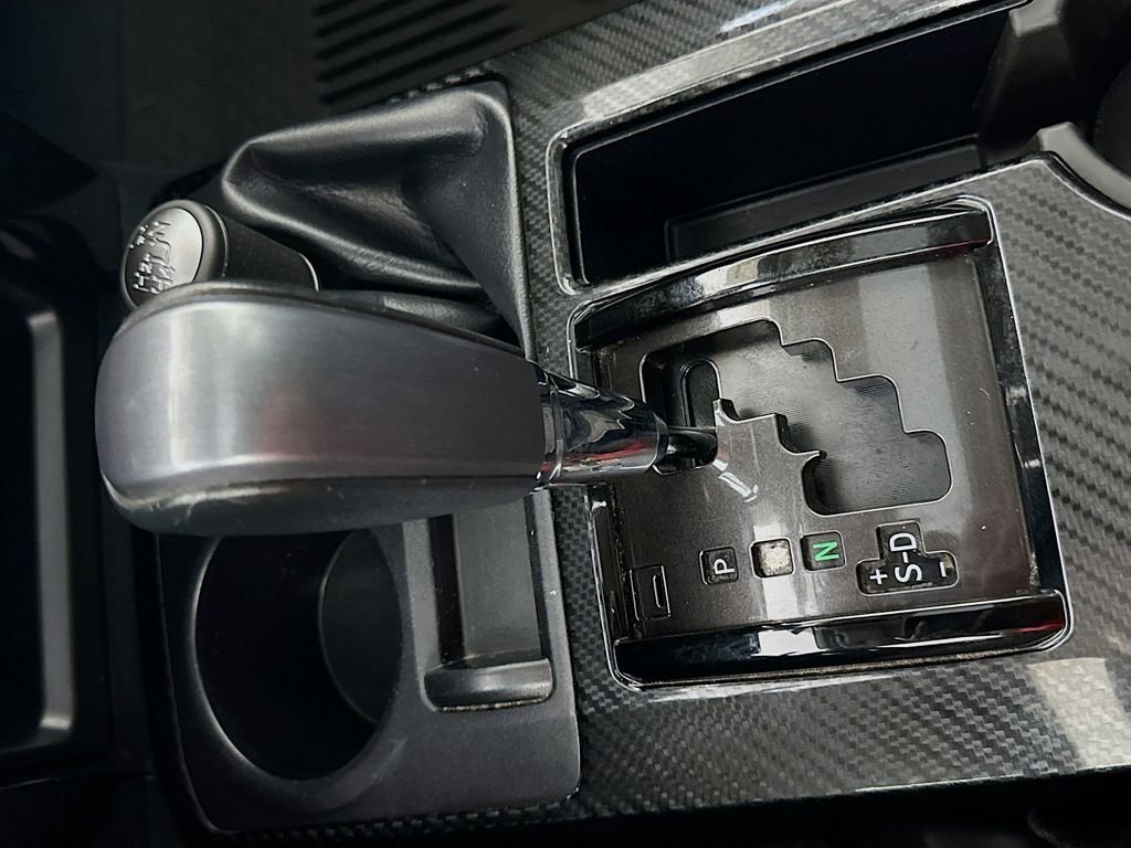 Used 2021 Classic Silver Metallic Toyota Venture image 15