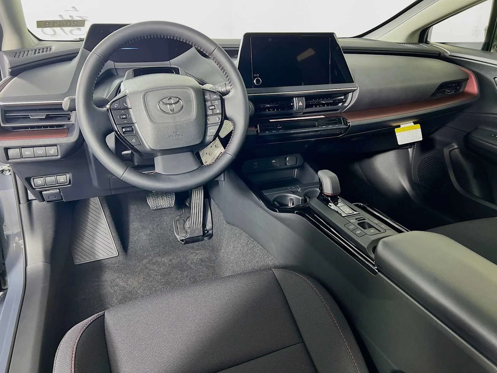 2026 Toyota Prius Plug-In Hybrid — photo 7