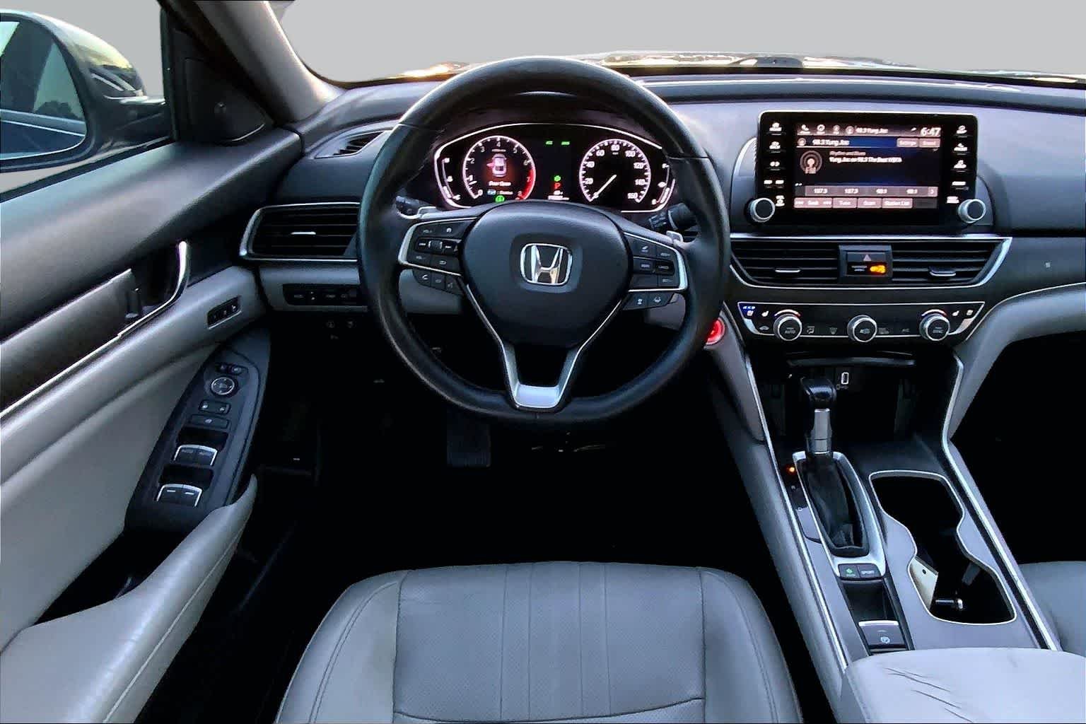 Used 2018 Obsidian Blue Pearl Honda Touring 1.5T image 6