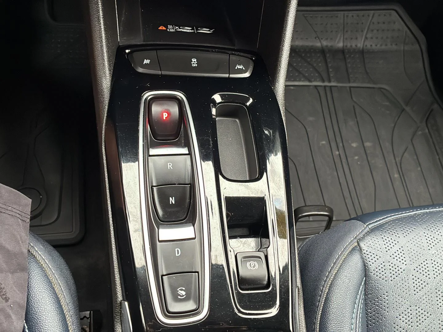 Used 2022 Gray Ghost Metallic Chevrolet Premier image 33