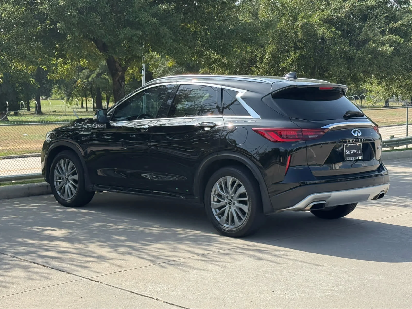 Certified Used 2023 Black Obsidian INFINITI LUXE image 8