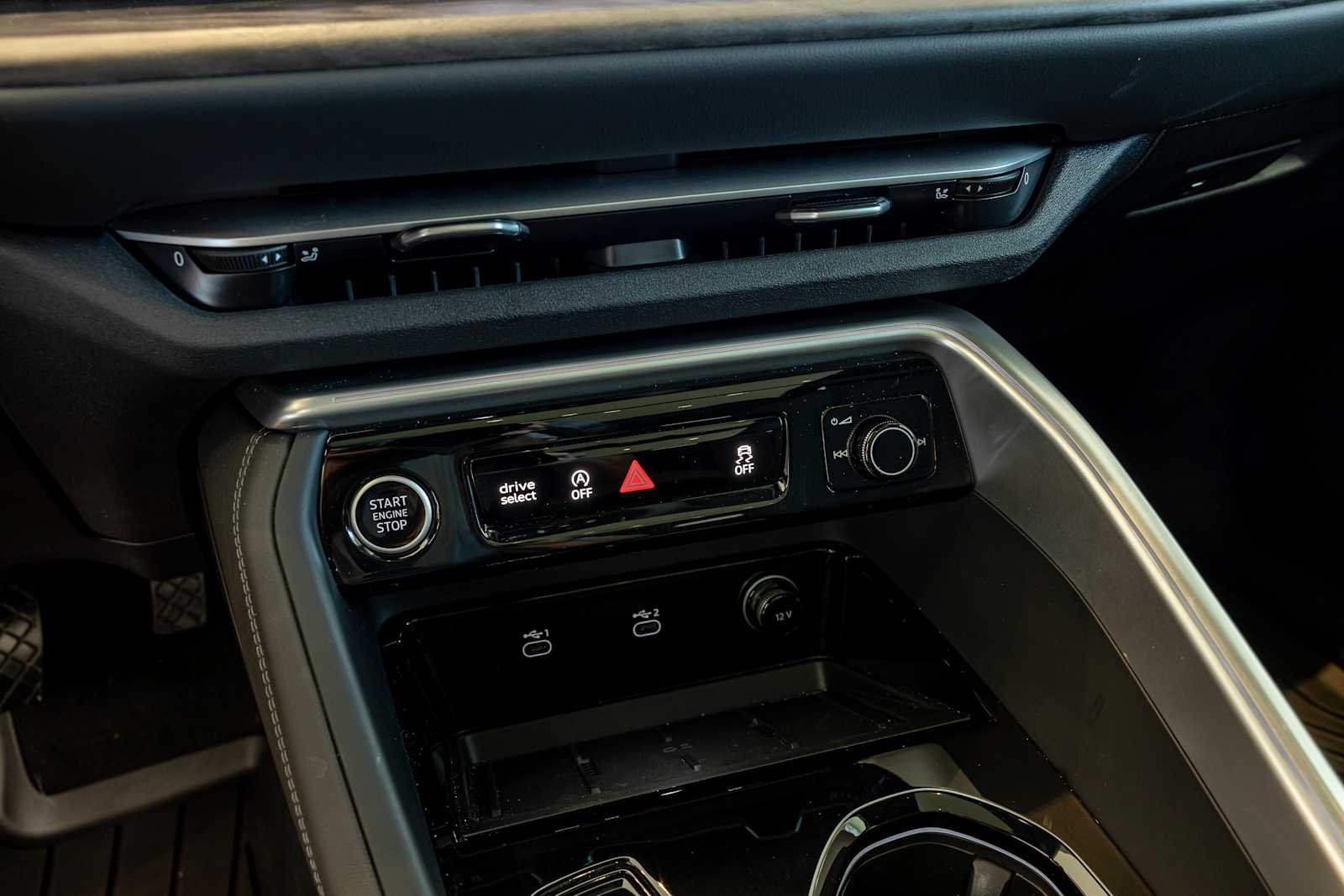 Used 2025 Mythos Black metallic Audi Premium image 22
