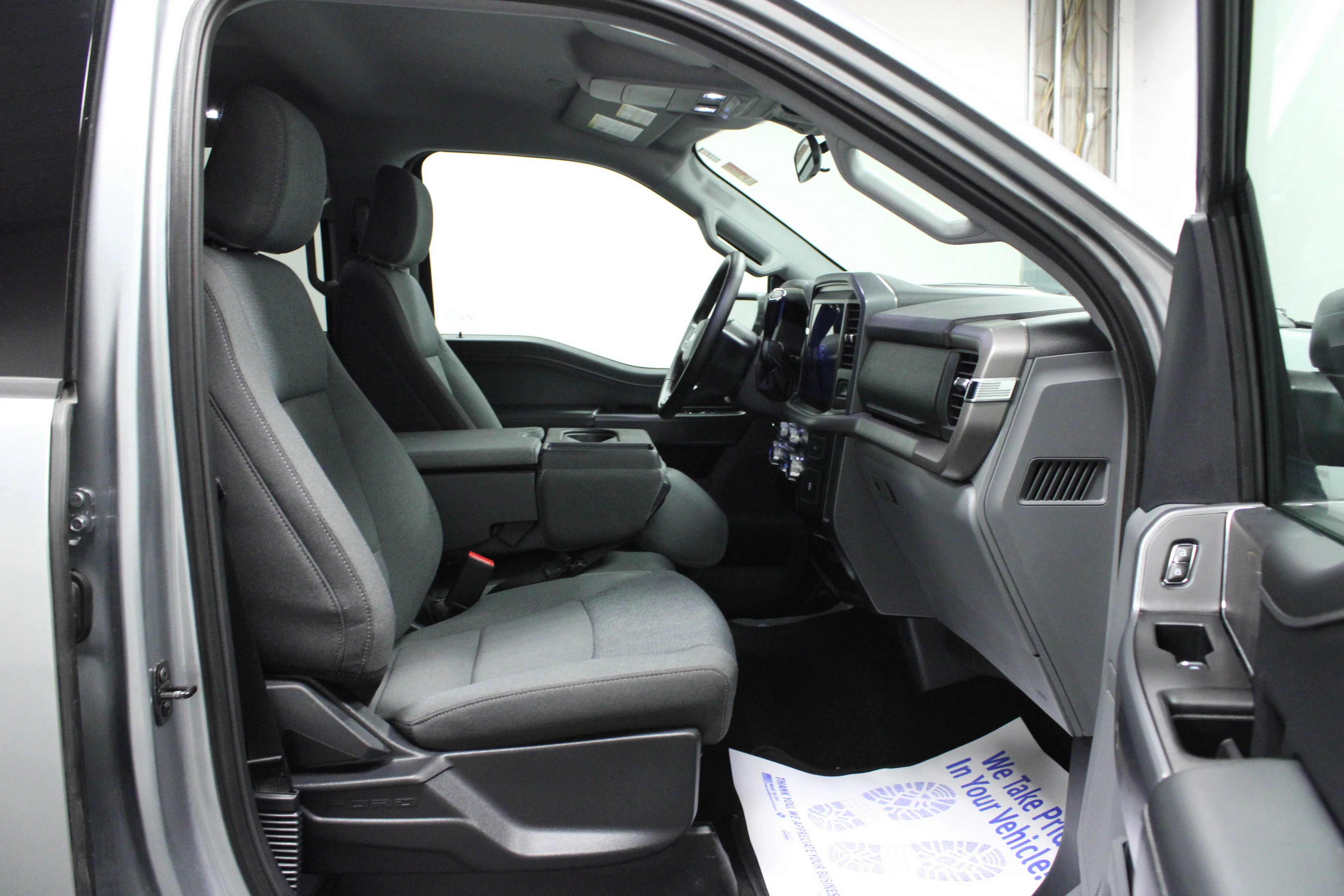 Used 2025 Iconic Silver Metallic Ford XLT image 16