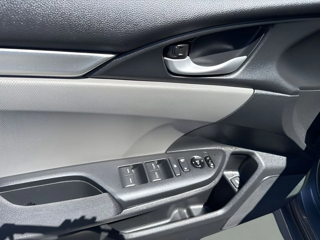 Used 2020  Honda LX image 22