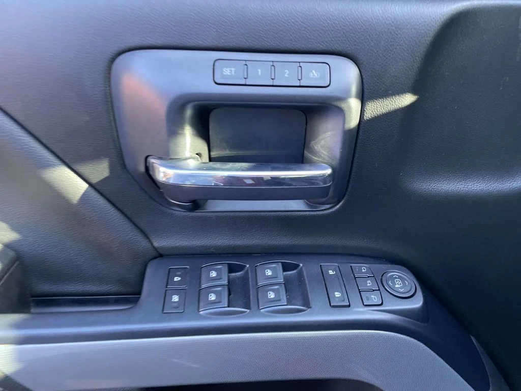 Used 2018 CAJUN RED TINTCOAT Chevrolet LTZ image 18