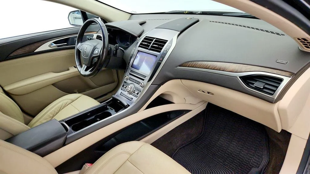 Used 2017 Magnetic Grey Metallic Lincoln Reserve FWD w/ Power Moonroof, 19
