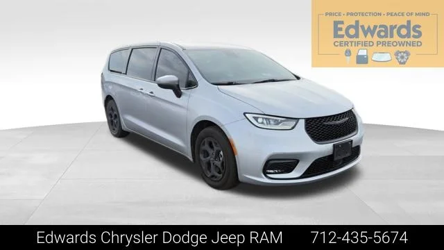 2023 Chrysler Pacifica Hybrid Touring L Hybrid's photo