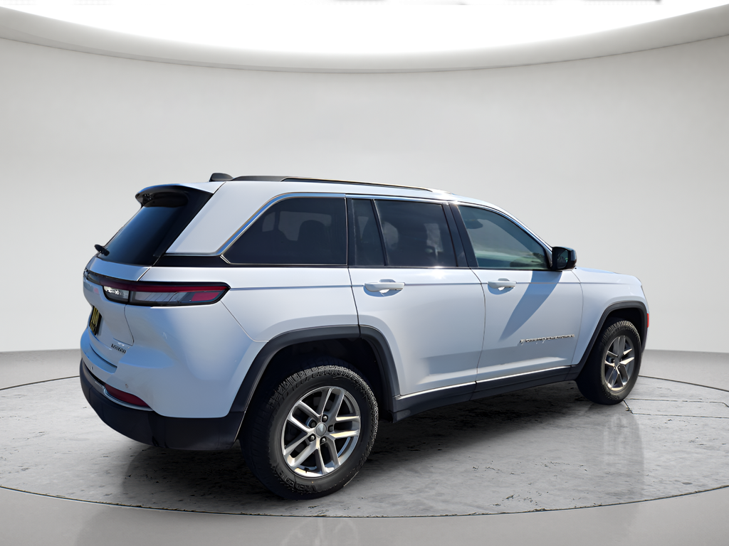 Used 2024 White Jeep Laredo X image 5