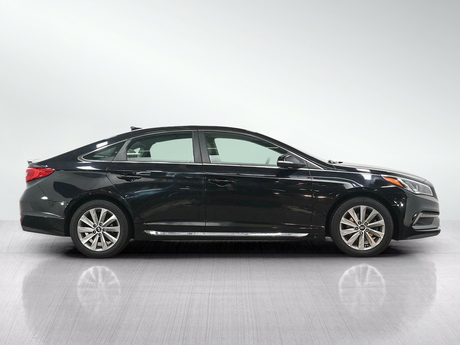 Used 2017 Phantom Black Hyundai Sport 2.4L image 6