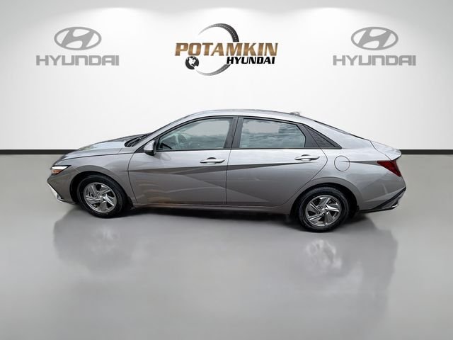 Used 2024 Silver Hyundai SE image 8