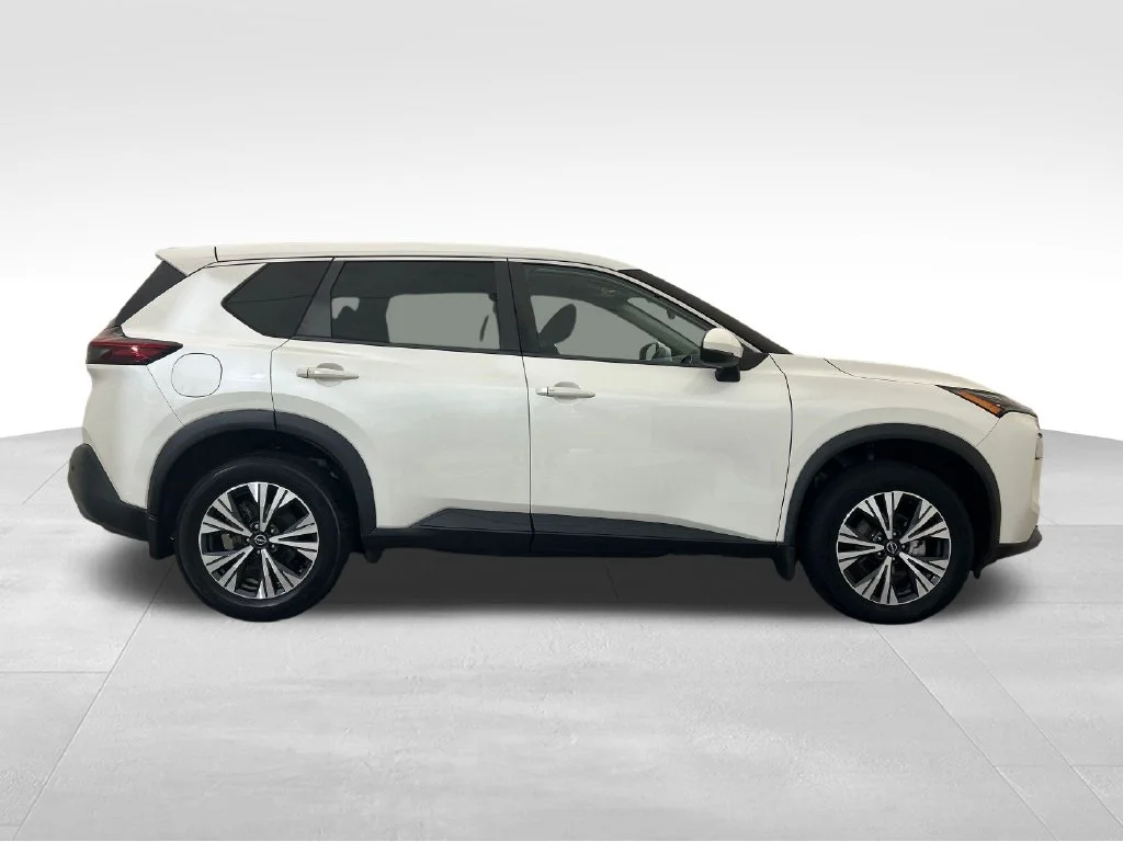 Used 2022 White Nissan SV image 7