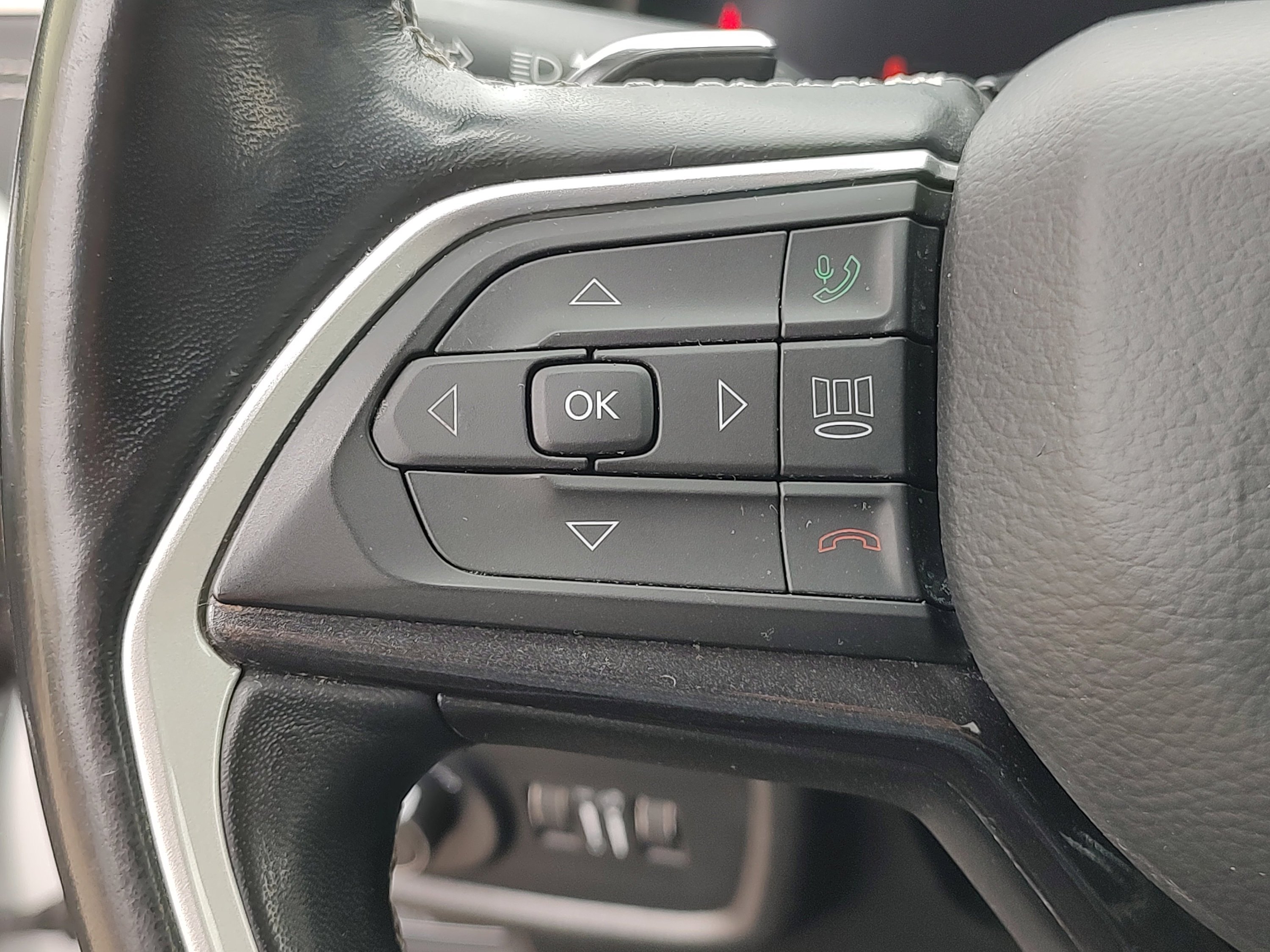 Used 2021 Bright White Clearcoat Jeep Laredo image 20